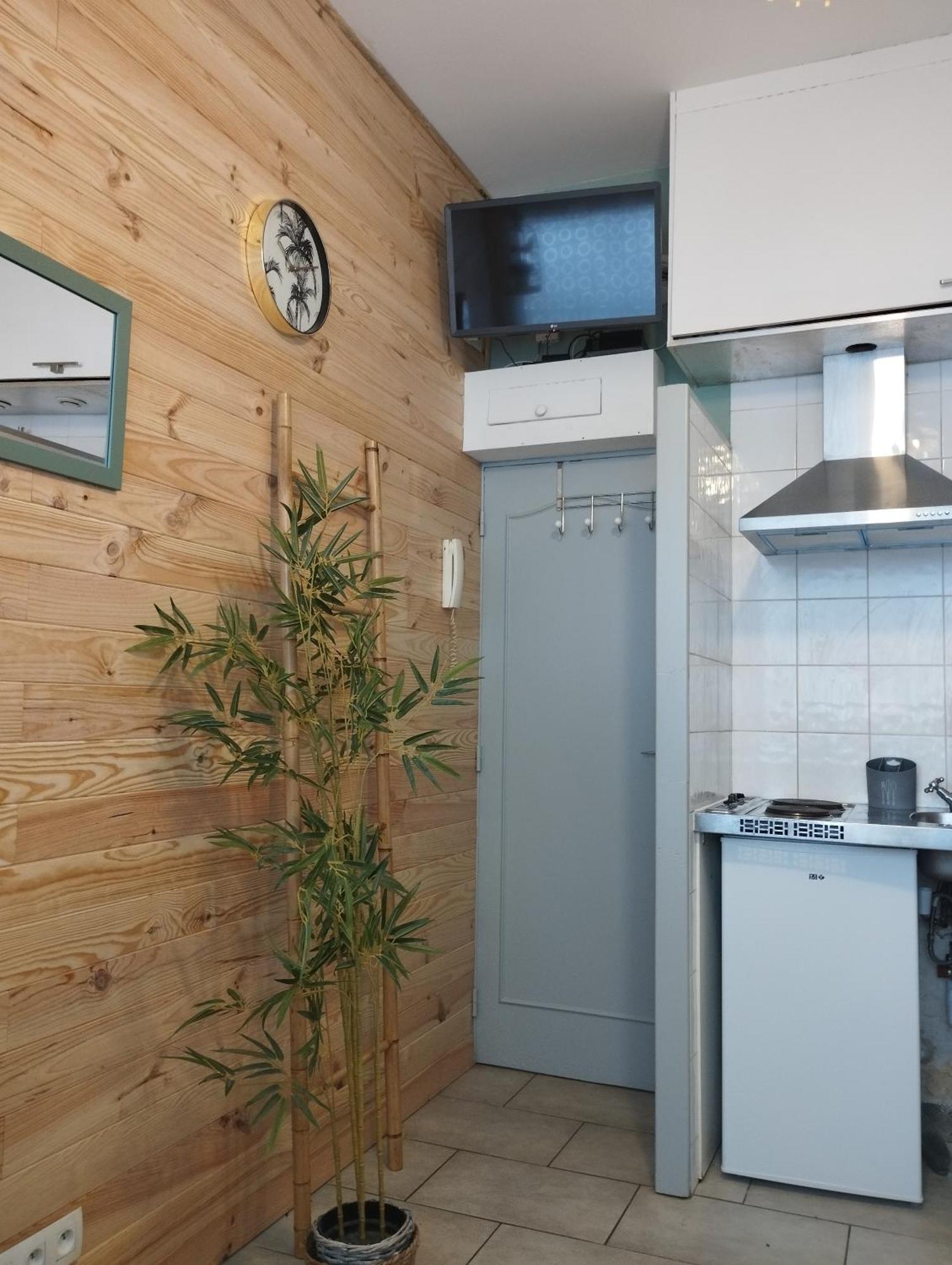 Chambrette Boulevard Des Pyrenees Hypercentre 10M Carre Wc Sur Le Palier, Porte40 Pau Eksteriør bilde