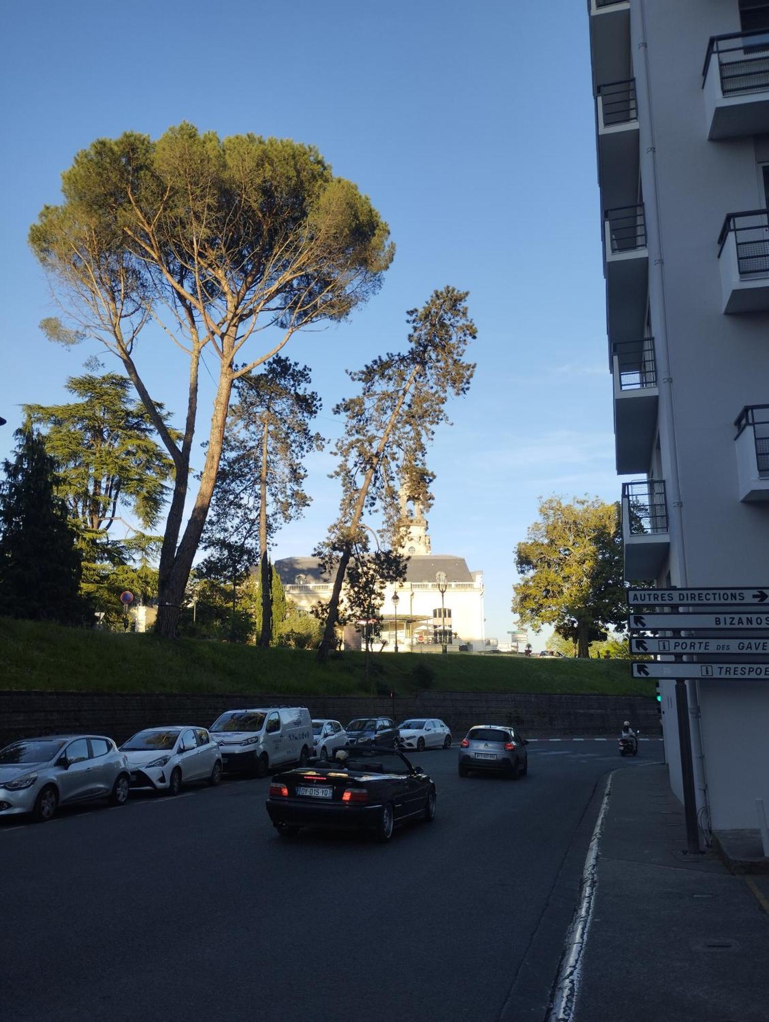 Chambrette Boulevard Des Pyrenees Hypercentre 10M Carre Wc Sur Le Palier, Porte40 Pau Eksteriør bilde